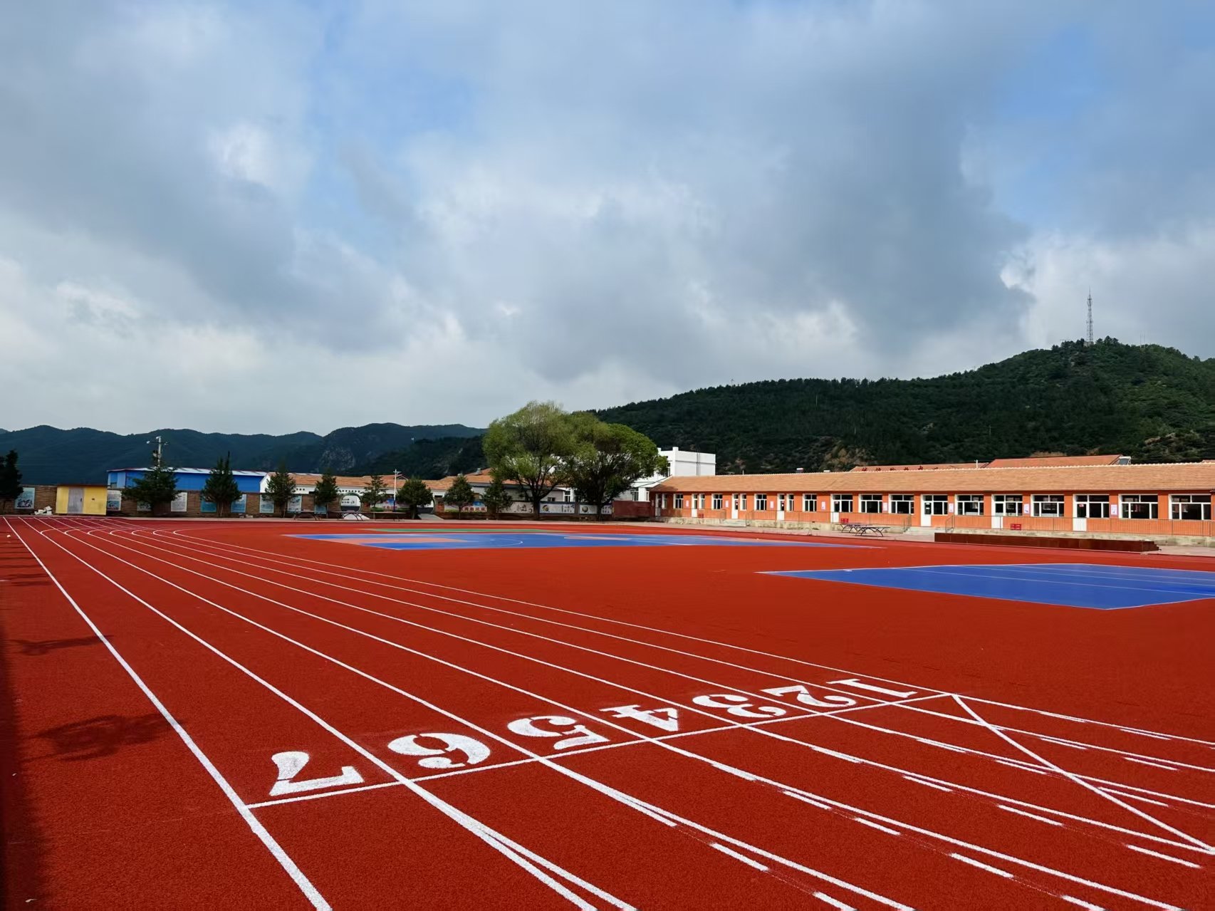 成都市自结纹塑胶跑道塑胶跑道施工 - 哪里好